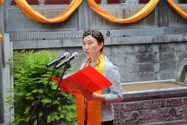 李微微：从教师到正处级干部的迅速成长之路